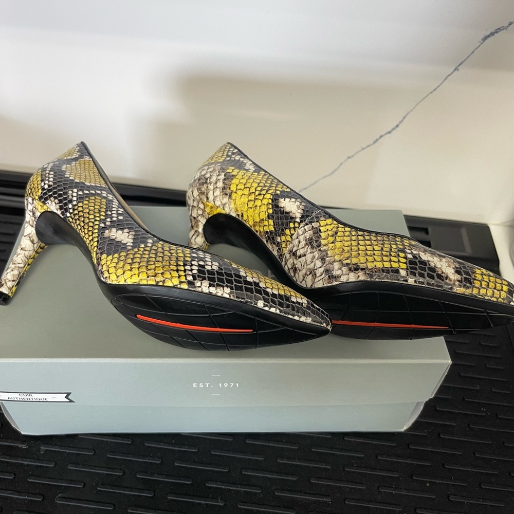 ROCKPORT 75mm Total Motion Women’s Pump Sz 6M  CH6723 Yellow Black Grey Snake - Picture 6 of 10
